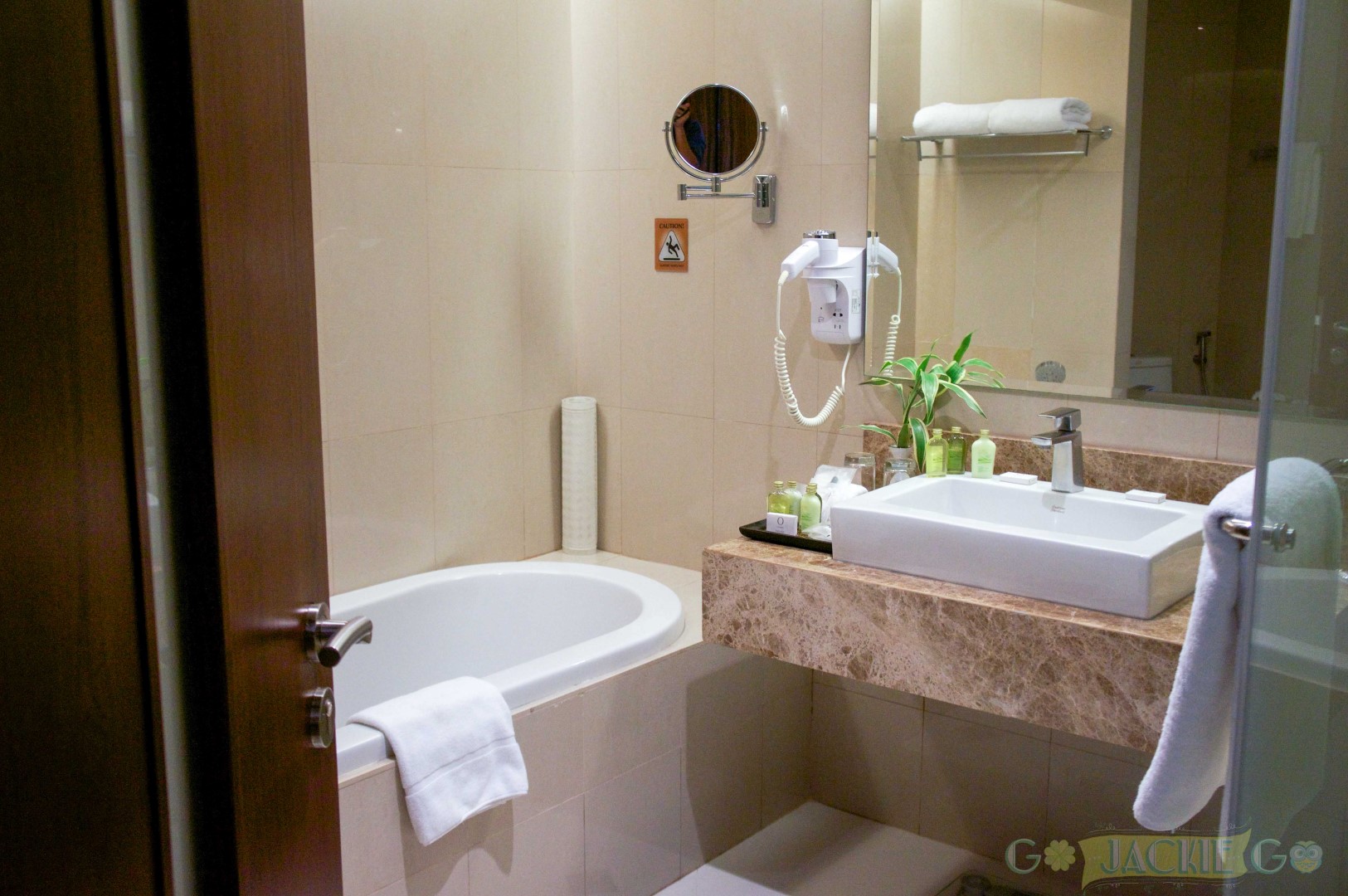 Acacia_Hotel_Alabang_11