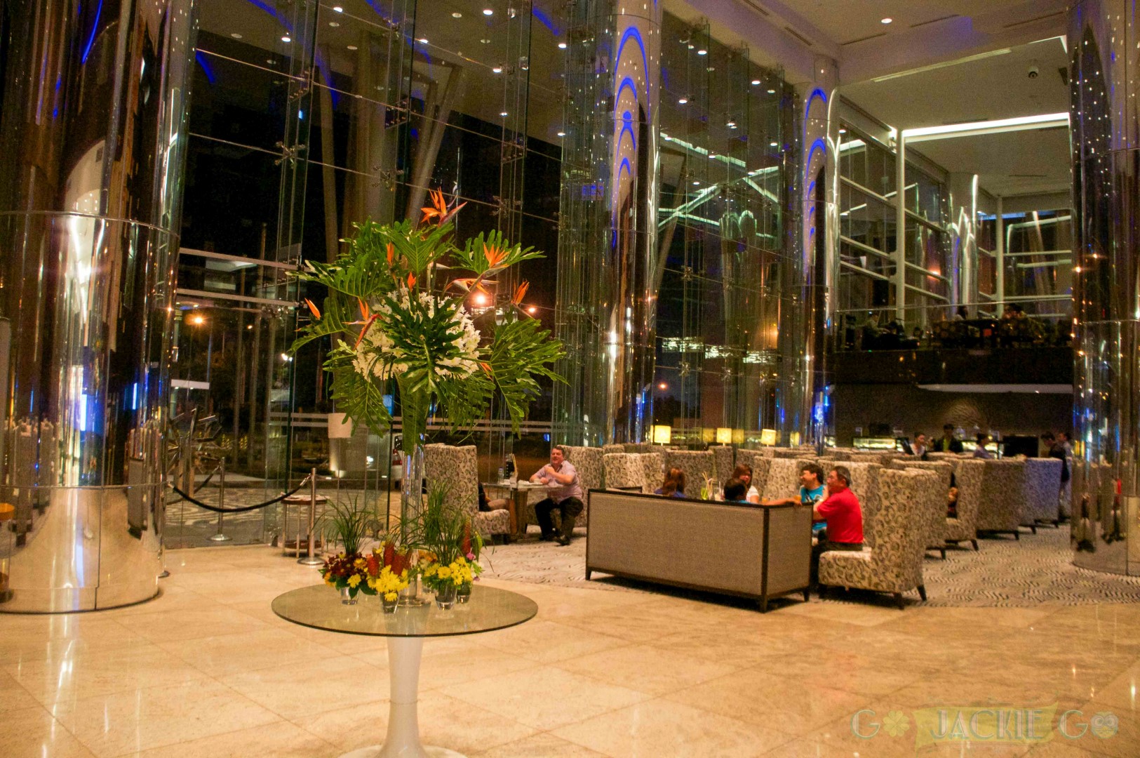 Acacia_Hotel_Alabang_Lobby_Area