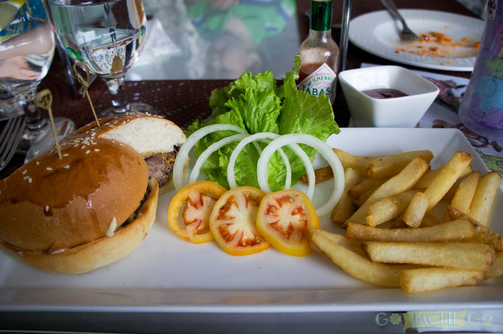 Acacia_Hotel_Alabang_The_Lobby_Lunch_Angus_Burger