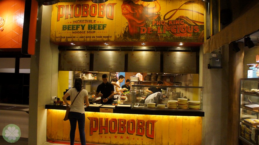 Century_City_Mall_Hole_In_The_Wall_Phobobo