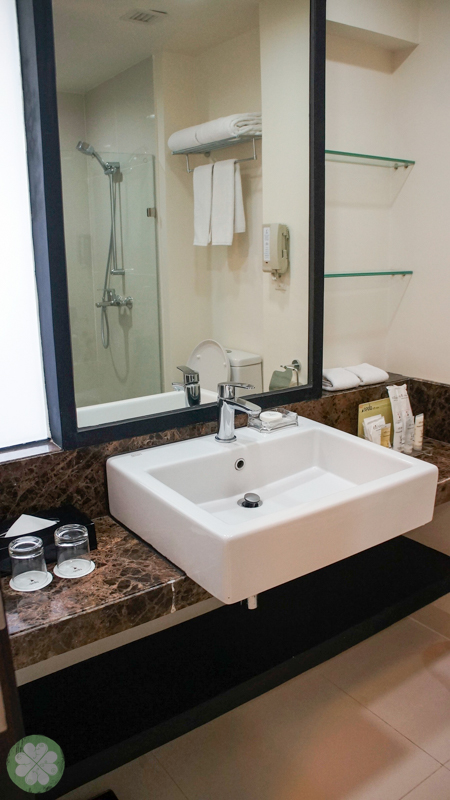 SedaNuvali_PremierRoom_Bathroom