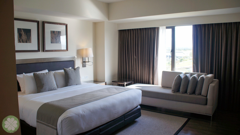 SedaNuvali_PremierRoom_Bed_LivingArea
