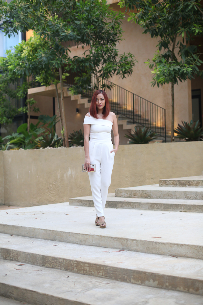 white_jumpsuit_gojackiego