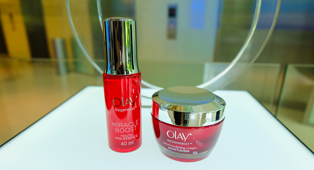 OlayRegenerist_MiraclaBoost_YouthPre-Essence_Micro-SculptingCream