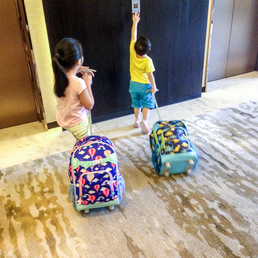 Lily&TUcker_TrolleyBags_1
