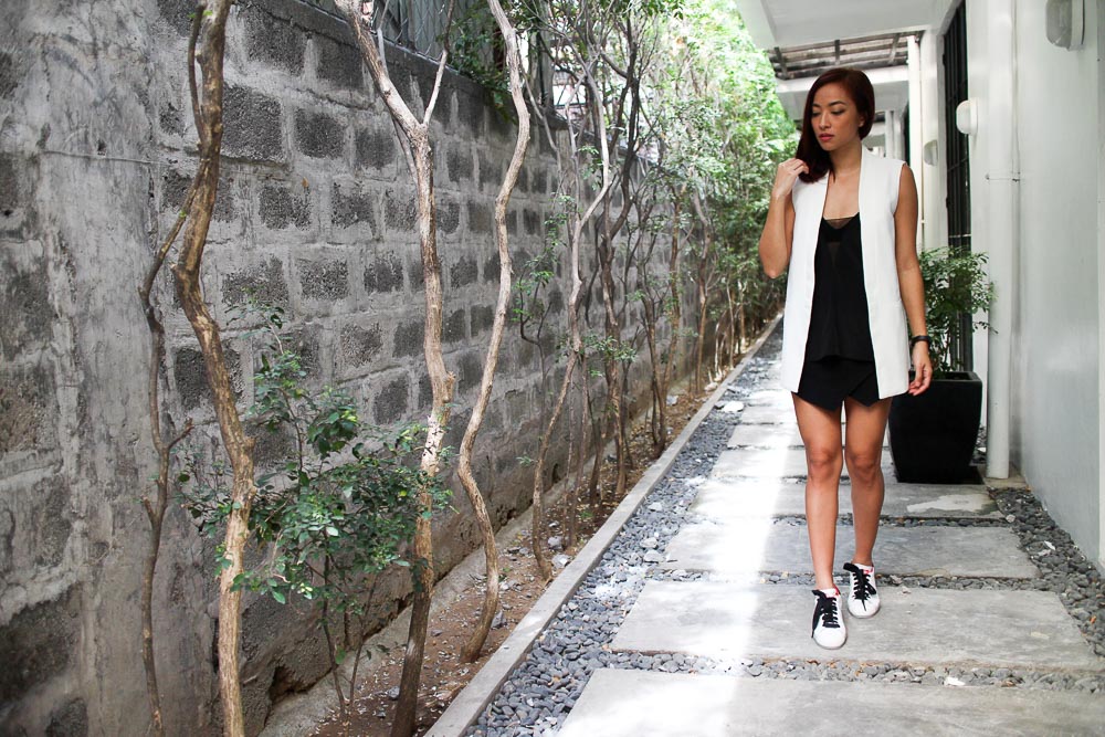 WhiteVest_TopshopSuperstar_JackieGo_OOTD_1