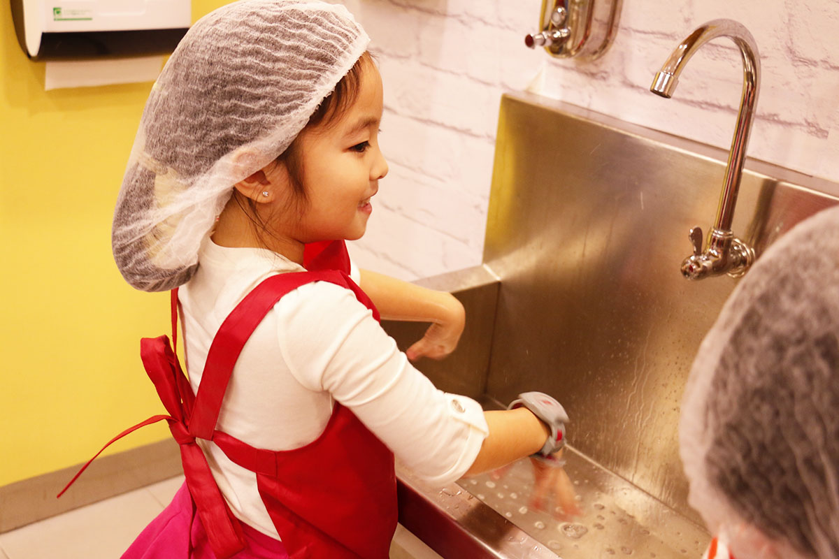 Kidzania_Manila_McDonalds_JackieGo_10