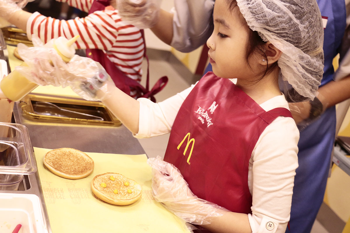 Kidzania_Manila_McDonalds_JackieGo_15