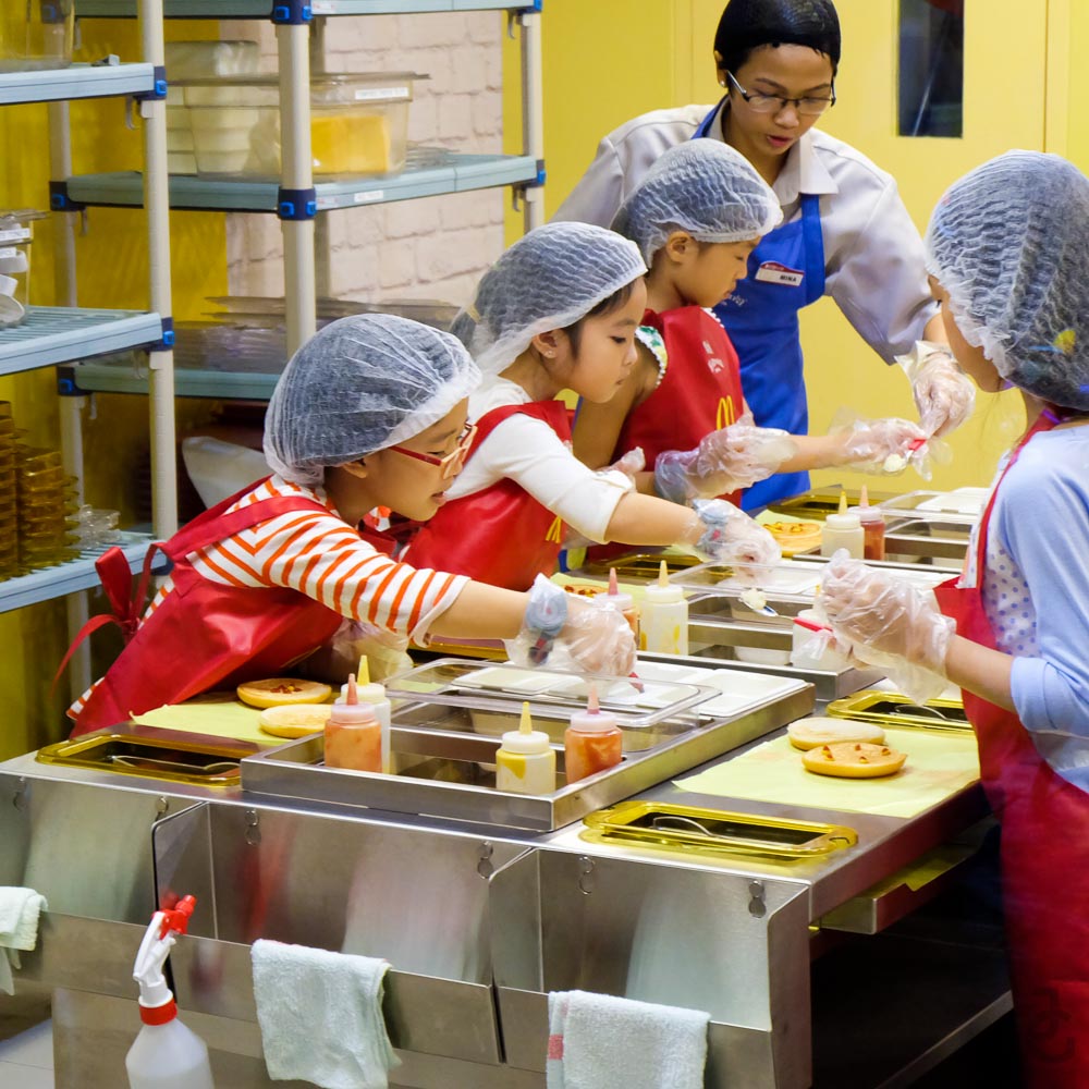 Kidzania_Manila_McDonalds_JackieGo_16