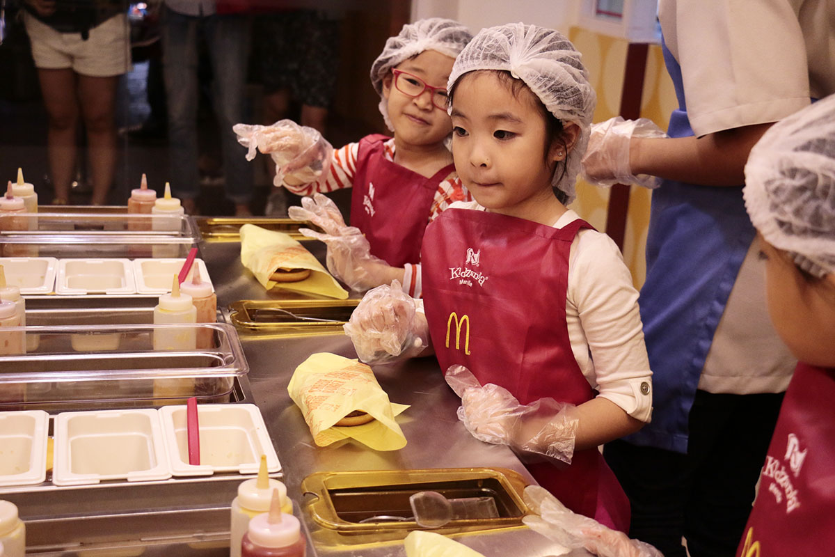 Kidzania_Manila_McDonalds_JackieGo_19