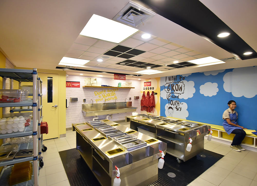 Kidzania_Manila_McDonalds_JackieGo_8