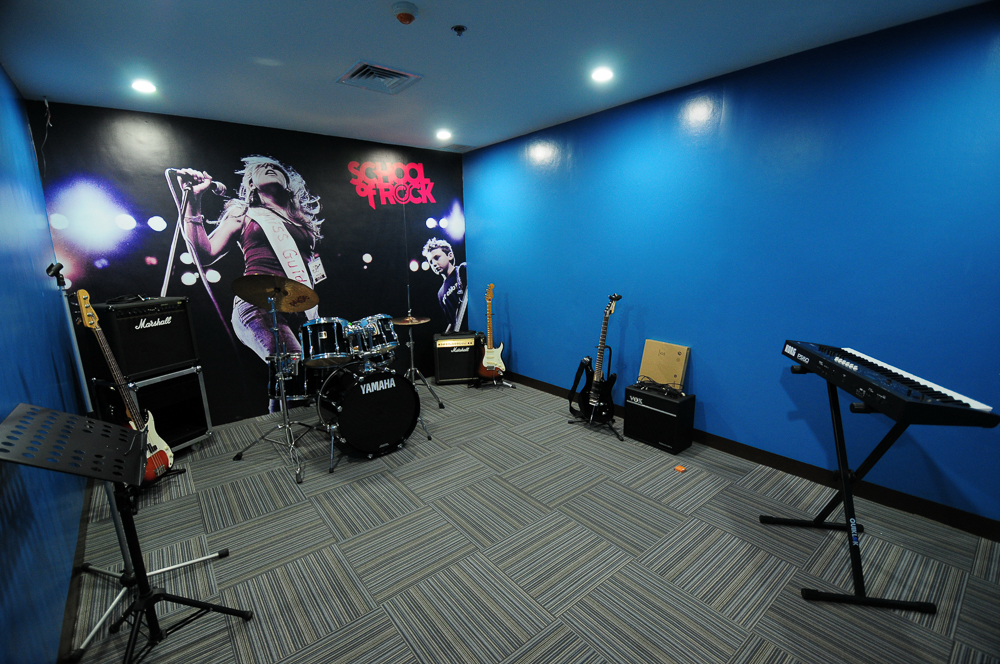SchoolOfRock_JackieGo_RehearsalRoom