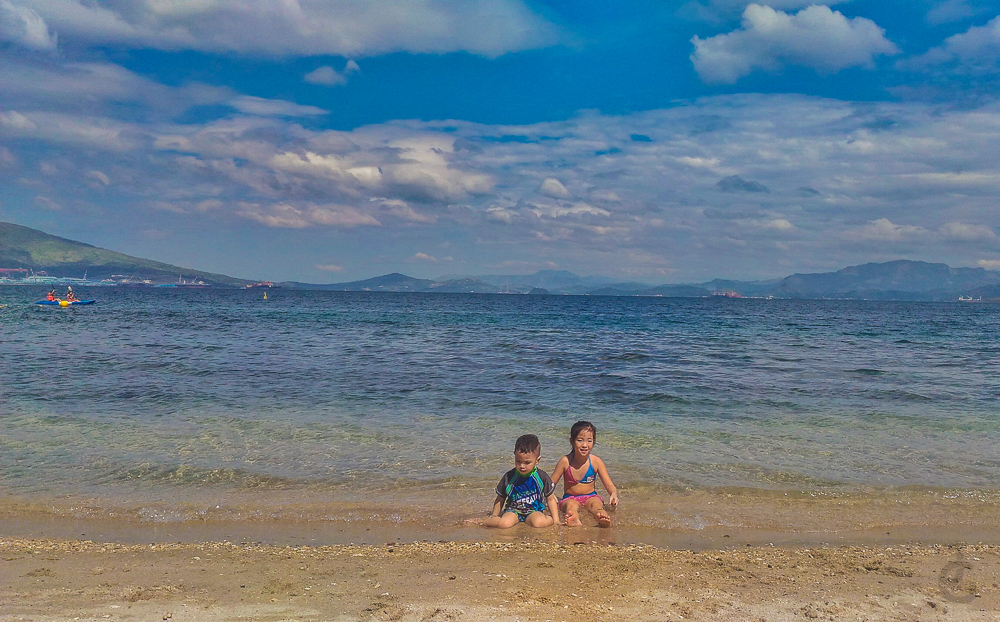 Beach_lilJGs_JackieGo