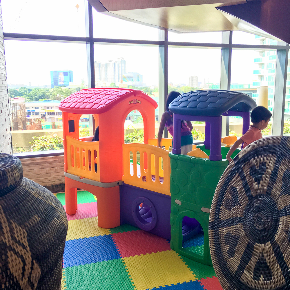 Christmas Staycation At Holiday Inn Makati