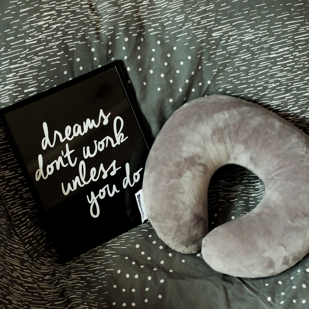 Dunlopillo_UNeckPillow_JackieGo_