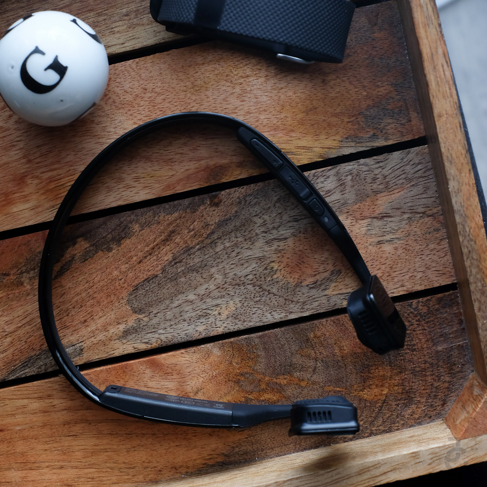 AfterShokz_Bluez2S_WirelessBoneHeadphones_JackieGo_3