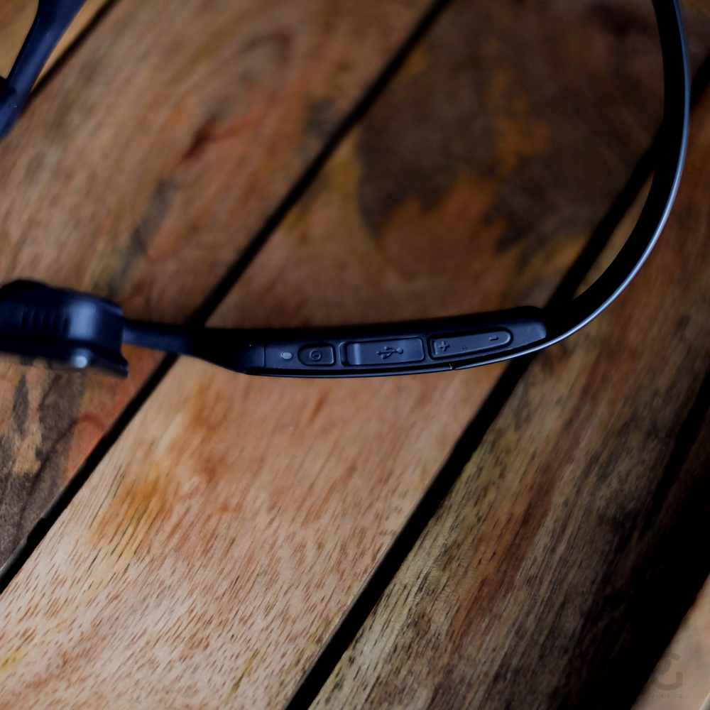 AfterShokz_Bluez2S_WirelessBoneHeadphones_JackieGo_5