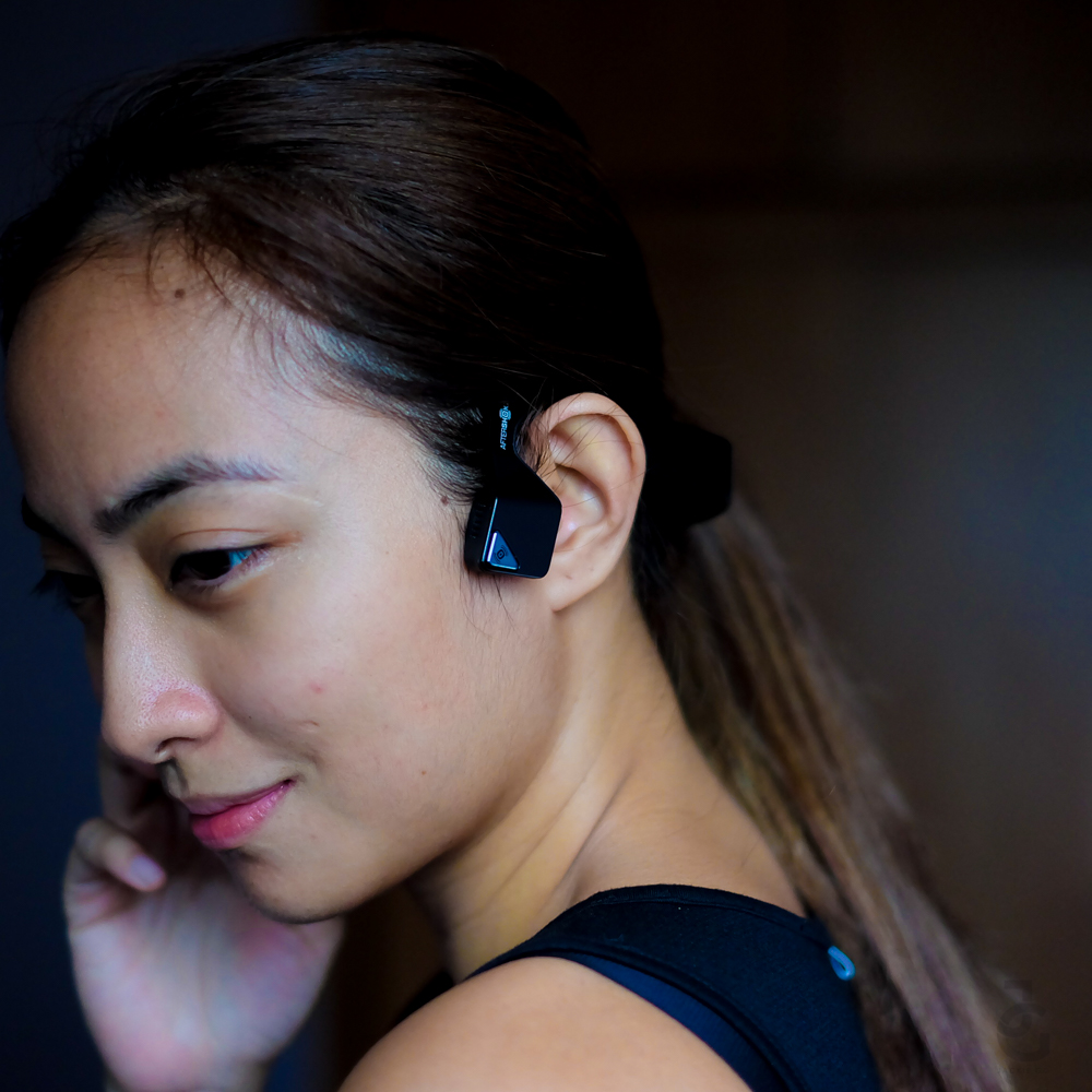 AfterShokz_Bluez2S_WirelessBoneHeadphones_JackieGo_8