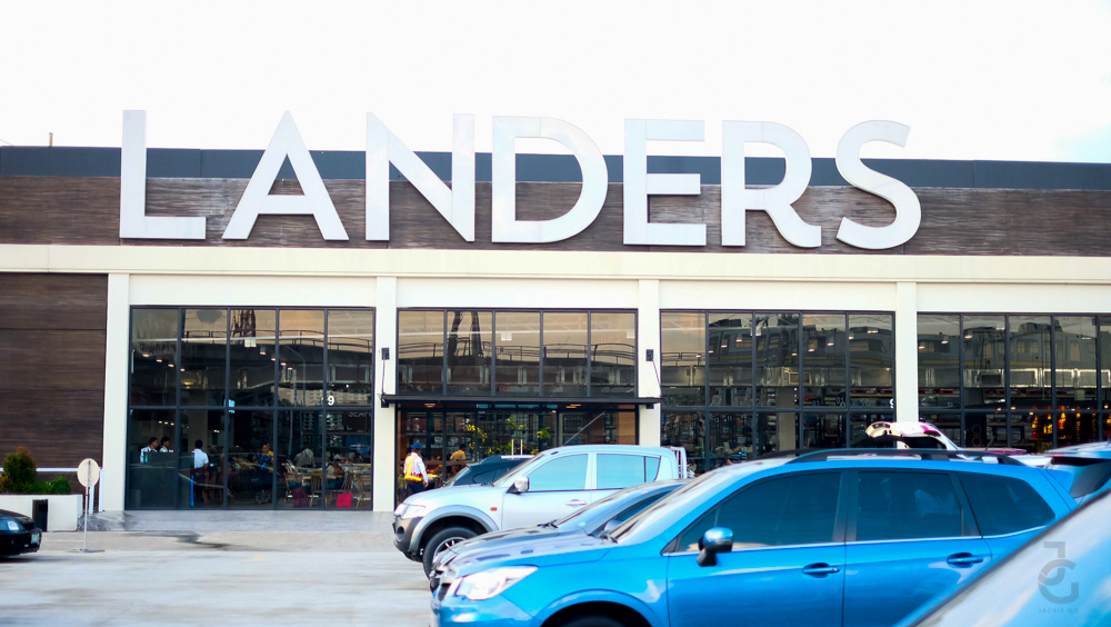 landerssuperstore_jackiego